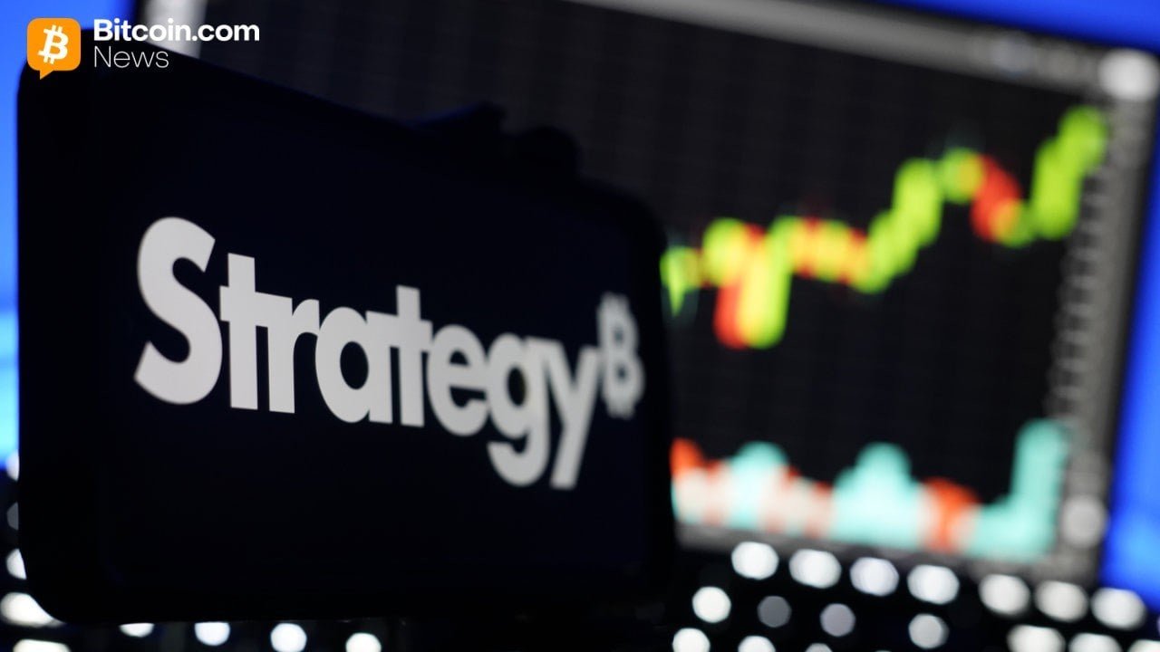 Strategy Holds Nasdaq-100 Slot—Saylor Says 'Bitcoin Hoarding Will Continue'