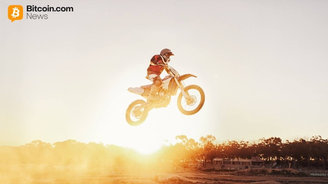 Bitcoin ETFs Pull $844 Million as Crypto ETF Rally Extends