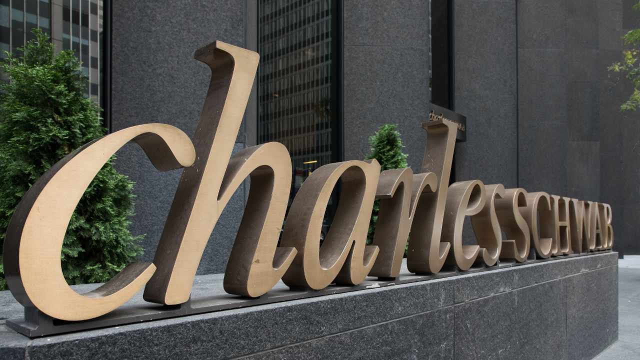 Charles Schwab Targets 2027 Crypto Trading and Custody Launch for Financial Advisors