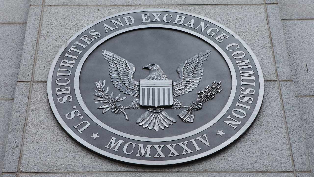 SpaceX IPO Faces New Threat as Senator Calls for SEC Delay