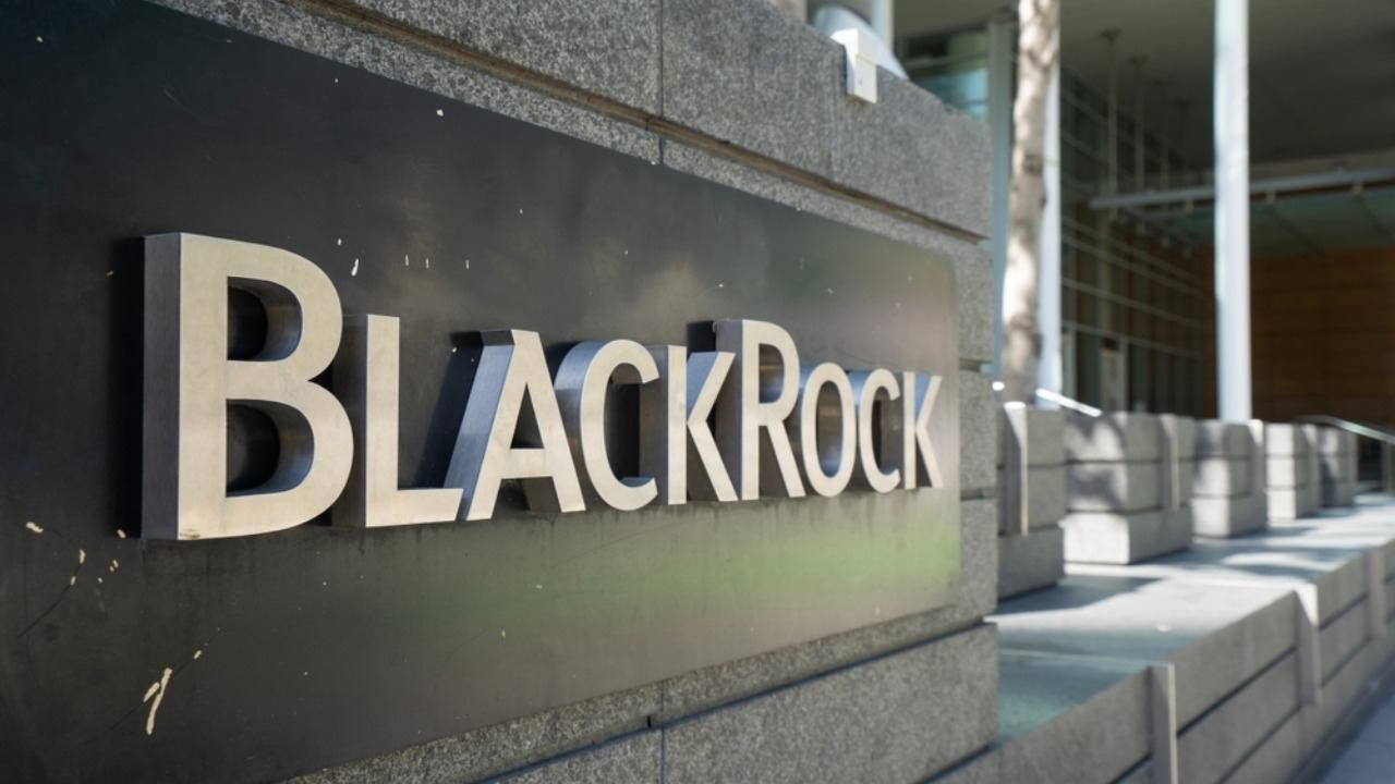 Blackrock Targets Bitcoin Yield With 0.65% Fee Covered-Call ETF