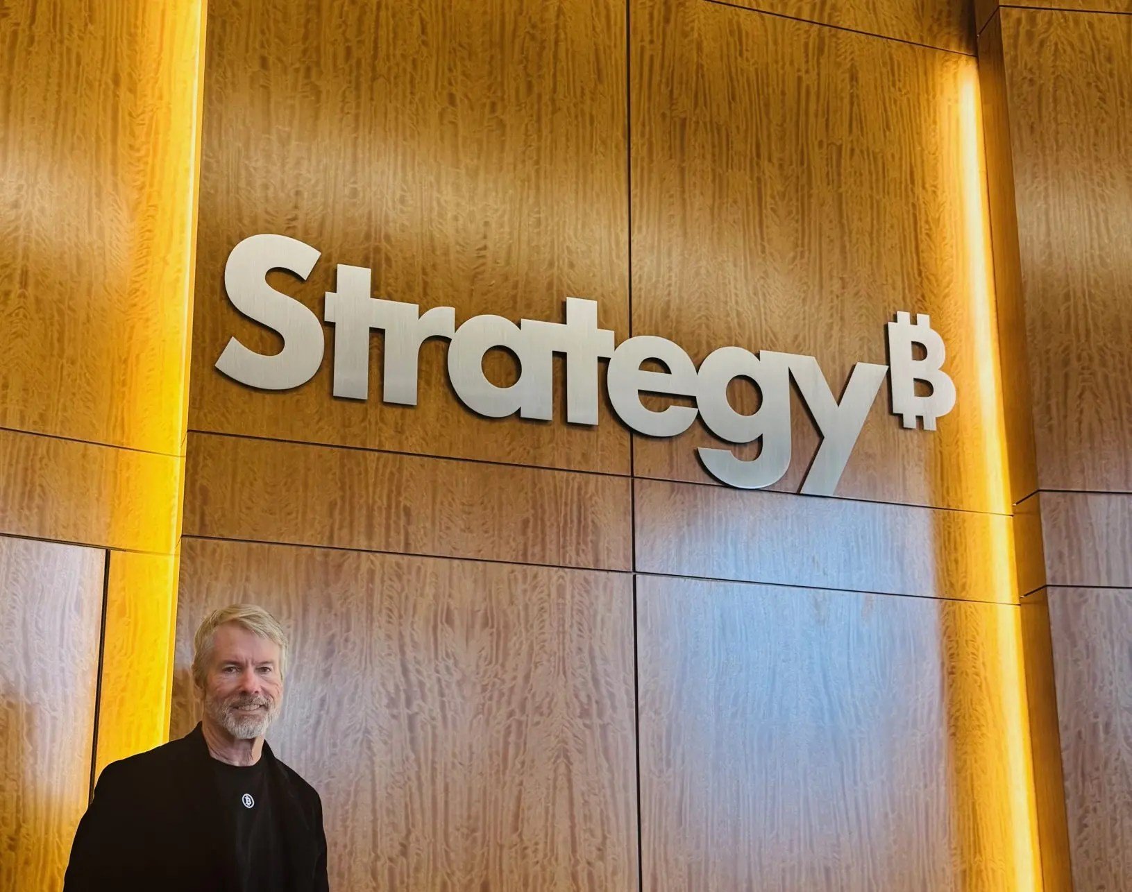 Strategy Maintains Nasdaq 100 Spot Despite MSCI Drama — Details