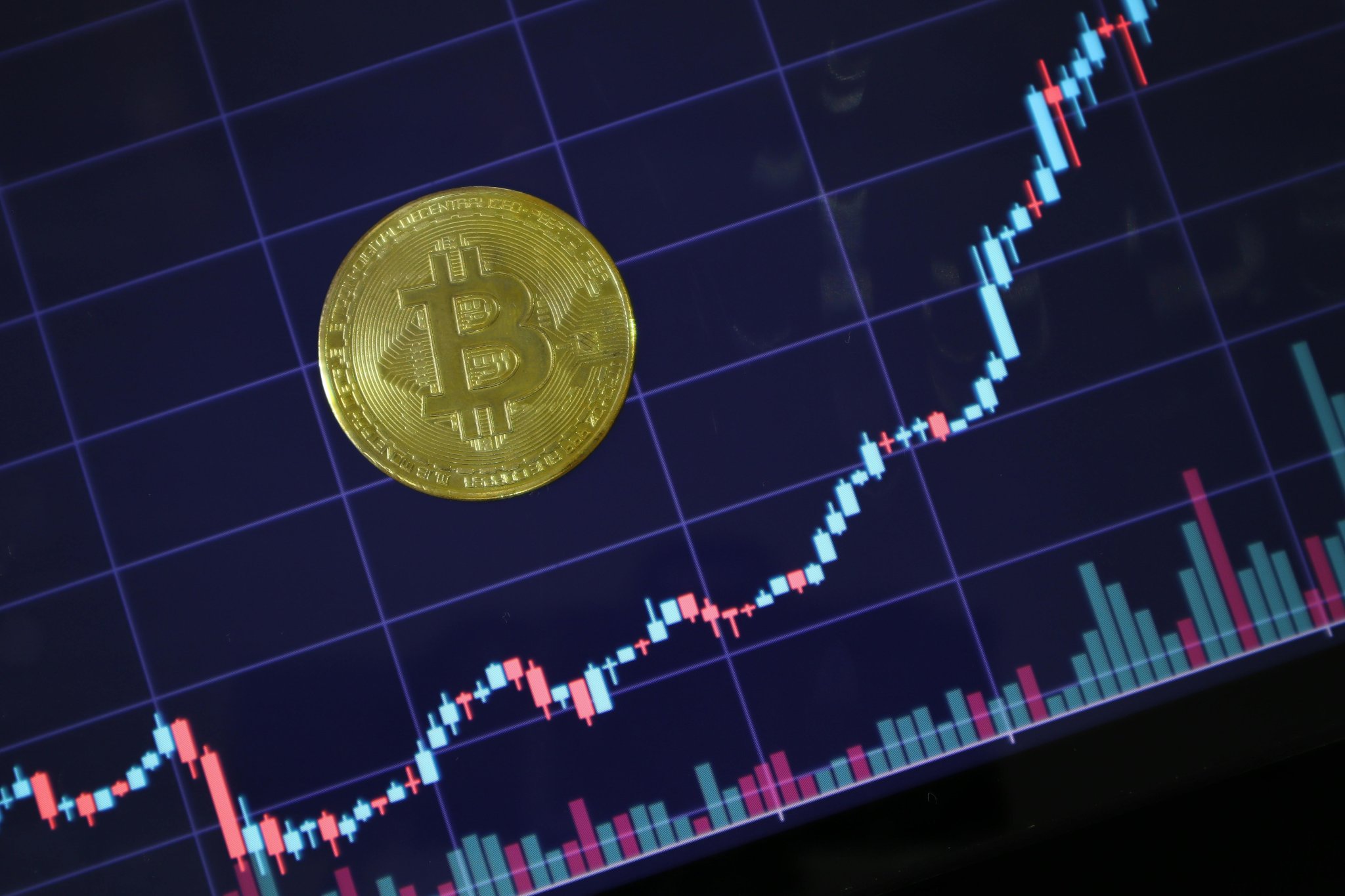 Bitcoin Holders Pull Coins Off Exchanges, Data Points To Steady Buying