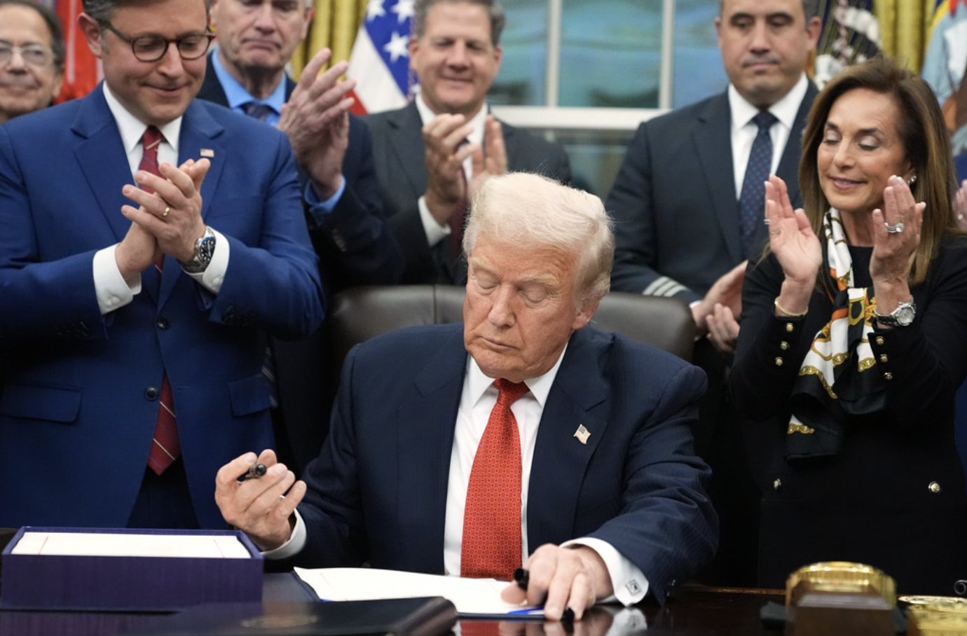 Trump Ends Shutdown; Crypto Rebounds As Bitcoin Hyper’s Best Presale Gains Traction