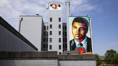 Artist Shepard Fairey finishes Muhammad Ali mural