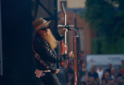 ZZ TOP's BILLY GIBBONS Drops Music Video For New Solo Single, 'She's On Fire'