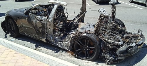 Linksextremisten rufen zu Brandanschlägen auf Fahrzeuge und Ladesäulen von Tesla auf