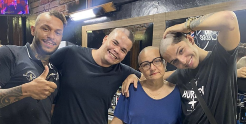 A Barber And His Colleagues Shave Their Heads With Mom After Her Cancer Diagnosis, And Social Media Reacts