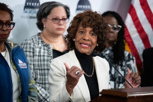 Maxine Waters Says Trump Wants To Ignite Civil War - Blavity