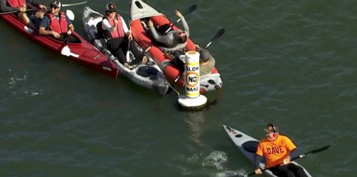 Kayaker ‘Dave’ Comes from OUT OF NOWHERE to Swipe a McCovey Cove Ball