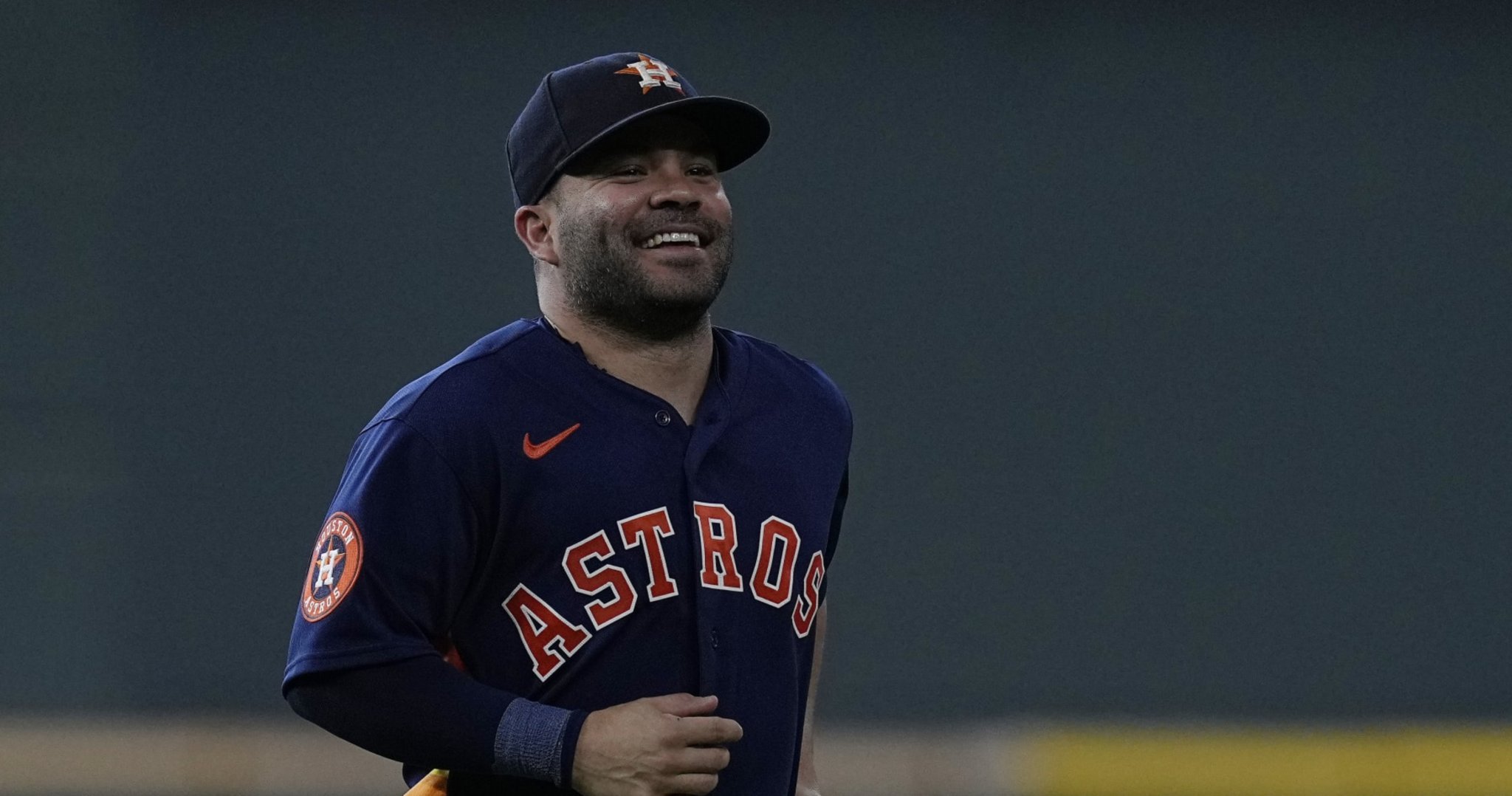 MLB on X: Welcome to the 2,000-hit club, Jose Altuve. 👏   / X