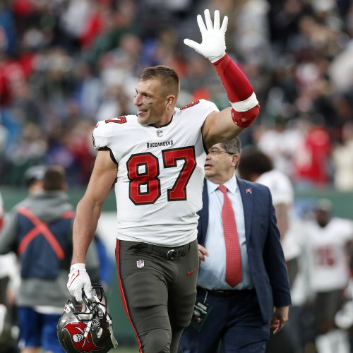 Rob Gronkowski Hints He Won't Return to Bucs in Leonard Fournette's IG Comments