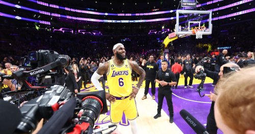 Projected Value of LeBron James' Lakers Memorabilia from NBA Scoring Record Game