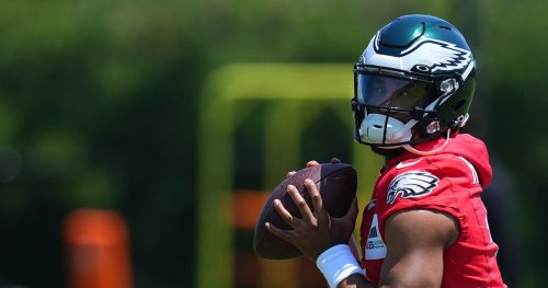 Jalen Hurts, Eagles Unveil Throwback Kelly Green Uniforms for 2023 in New  Photo