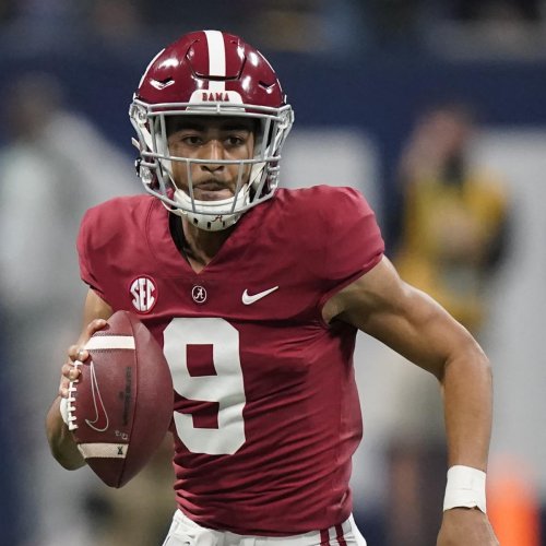 Buying or Selling Top Contenders for 2022 College Football Playoff