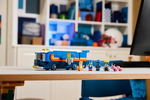 Sonic the Hedgehog & Tails Brings Their Command Truck to LEGO
