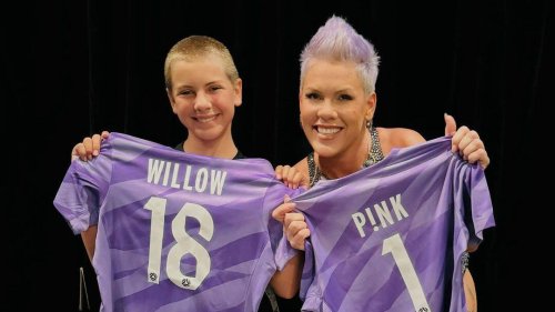 Trendfrisur Buzz Cut: Pinks Tochter Willow (12) trägt ihre Haare raspelkurz
