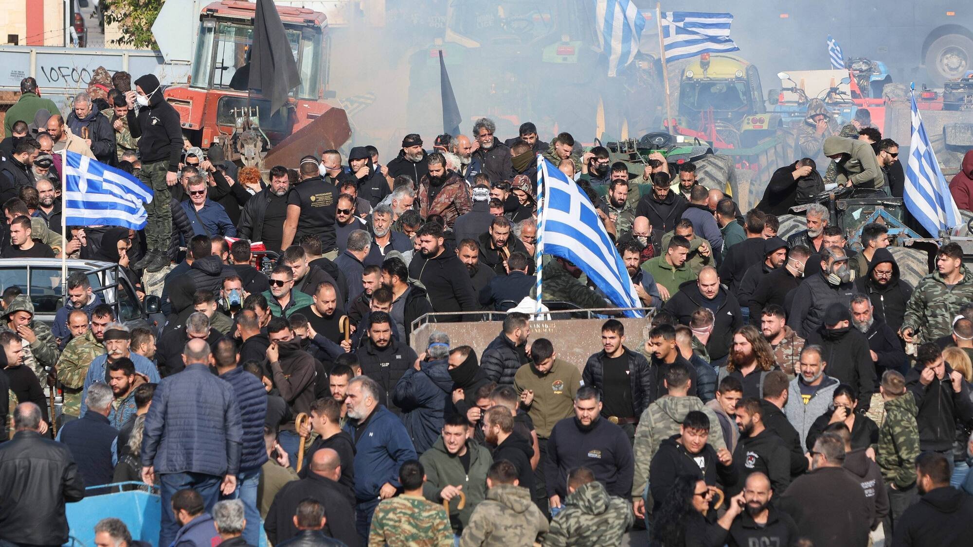 Des agriculteurs en colère bloquent les aéroports de Crète