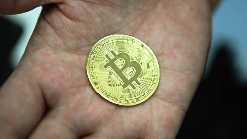Kryptogeld im Sinkflug: Bitcoin muss wieder kräftig Federn lassen