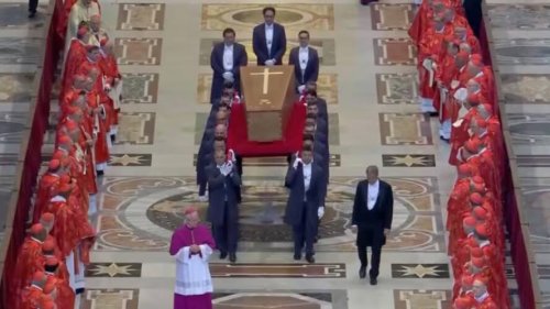 Beerdigung von Papst Franziskus: Biden auf dem Petersplatz eingetroffen