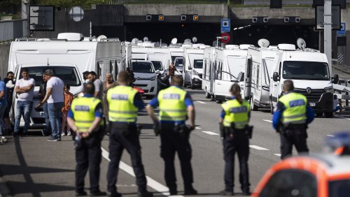 Le blocage de l'A9 à cause des gens du voyage débattu