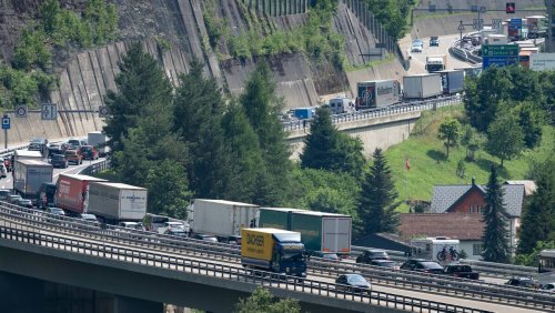 Und Deutschland ist schuld!: Wir haben Millionen in die Neat gebuttert – doch LKW-Lawine am Gotthard wächst