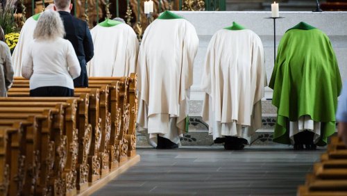 Abgeschottete Kirchenfürsten nach Missbrauchsvorwürfen: «Wir feiern heute in einer schwierigen Situation»