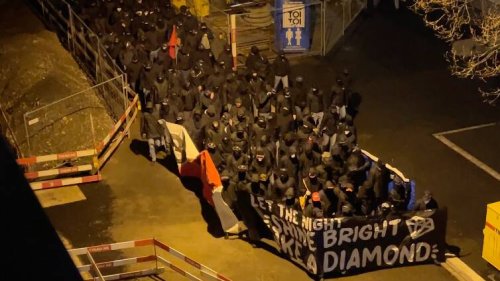 Schaufenster und Autoscheiben zerstört: Linksextreme wüten bei unbewilligter Demo in Zürich