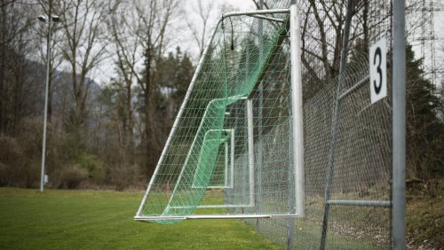 Teenager (16) in U-Haft: 15-Jähriger hirntot nach Schlägerei an Fussballspiel