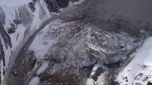 Flug über Bergsturzgebiet: Helikopteraufnahmen zeigen riesige Schuttmassen