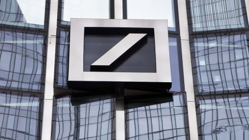 Chute massive des cours: Après Credit Suisse, la Deutsche Bank est-elle en train de sombrer?