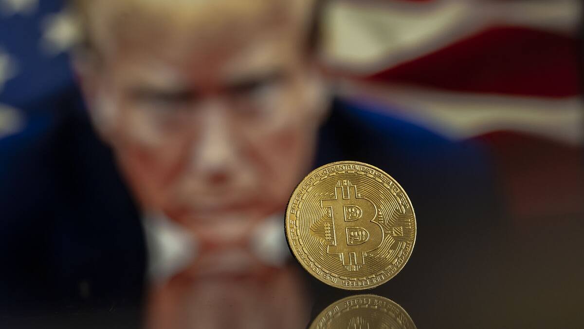 Il tient (encore) la barre: Le bitcoin continue sa chute, causée par les taxes douanières de Trump