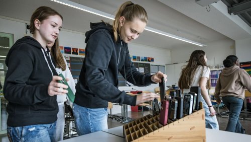Vorbild für die ganze Schweiz?: Berner Schule hat Handys verbannt – sogar Kinder sind happy!