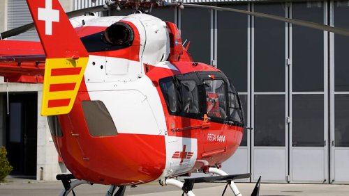 Rega im Einsatz: Motorradfahrer auf der Furkapassstrasse angefahren