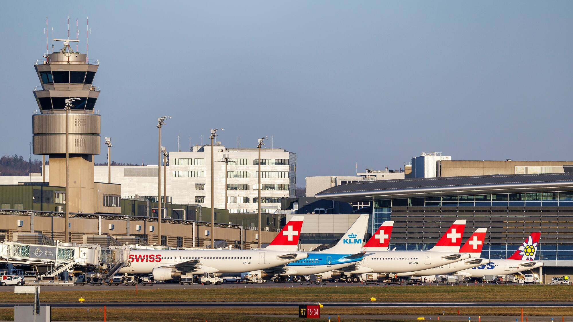 Erste A350 unter Schweizer Flagge landet in Zürich