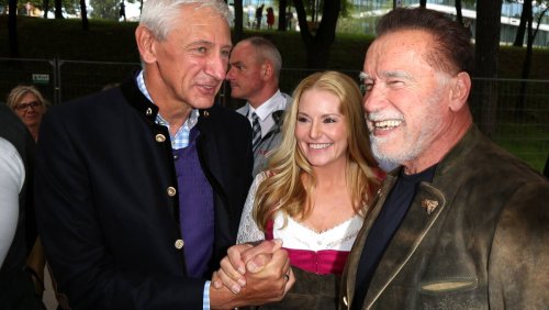 Mit seiner Freundin, aber ohne Showeinlage: Arnold Schwarzenegger besucht das Oktoberfest