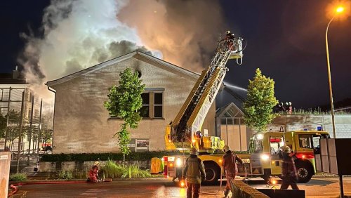Brandstiftung nicht ausgeschlossen: Riesiges Feuer zerstört Turnhalle in Winterthur