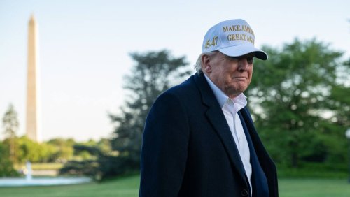 «Mon premier choix pour succéder à François? C'est moi!»: Après la présidence américaine, Donald Trump se rêve en pape
