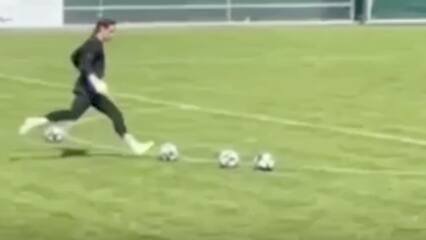 Bei Geheim-Training in Thalwil ZH: Yann Sommer entzückt mit Lattenknaller-Trick