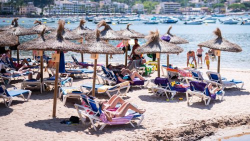 Mietautos angezündet, Bikinis verboten, Liegestühle für 80 Euro: Der Kampf um unsere Ferien im Süden eskaliert