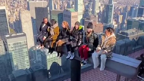 Rockefeller Center lockt Touristen mit einer abenteuerlichen Attraktion: Kommt dir diese Szene bekannt vor?