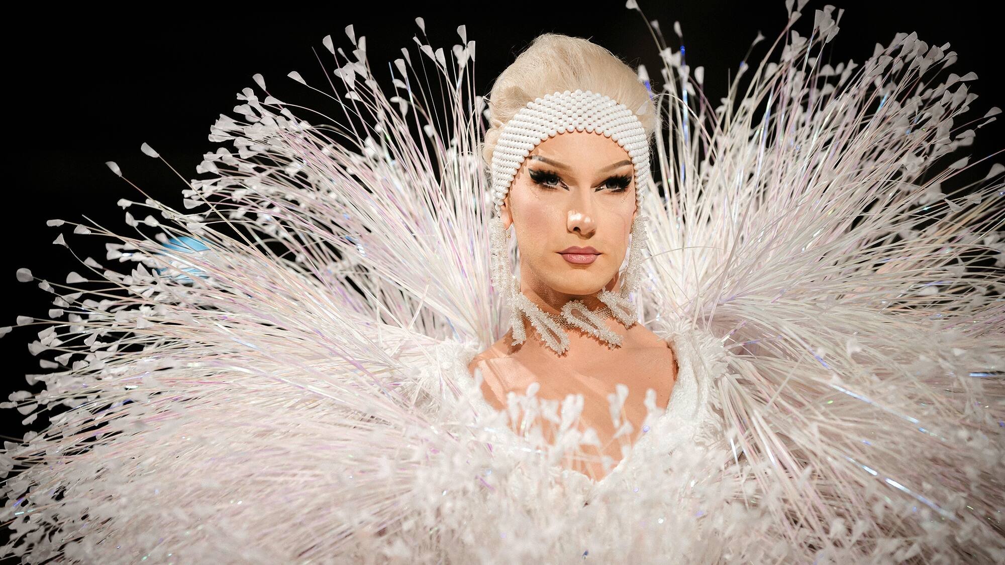 Dans les coulisses d'un défilé haute couture du créateur Kevin Germanier