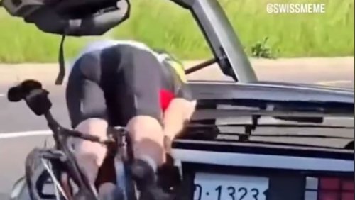 Vaud: Un senior percute une voiture mythique et fait le buzz