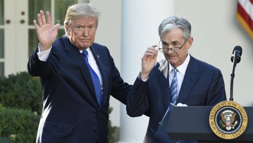 «C'est un gros loser»: Trump fait plonger les bourses en attaquant le président de la Fed