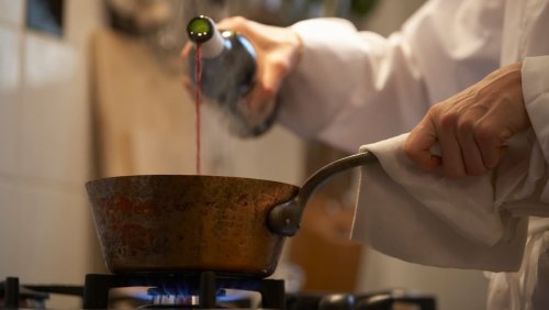 Guter Wein für gute Sauce: So gelingt die perfekte Rotweinsauce