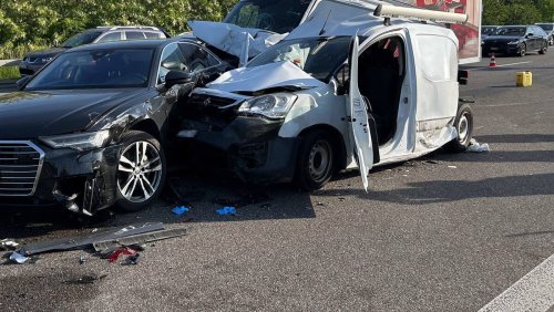 Auffahrunfall bei Birmenstorf AG: Lieferwagen fährt ungebremst in Autokolonne – vier Verletzte