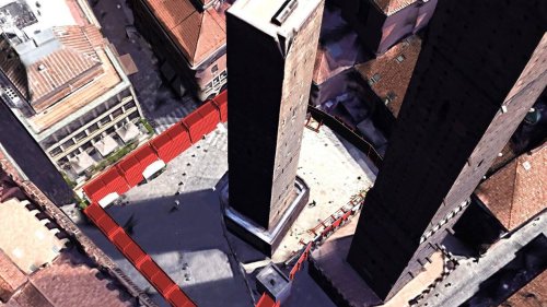 Schiefer Turm von Bologna droht jeden Moment einzustürzen