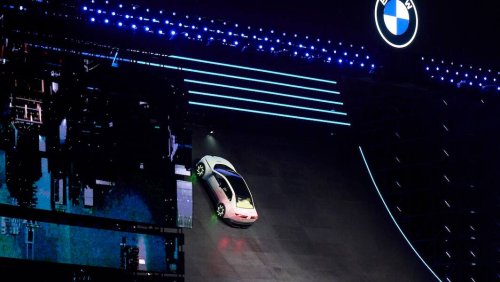 «Neue Klasse» mit 18'000 Nm geht steil: BMW zieht in China grosse Technikshow ab
