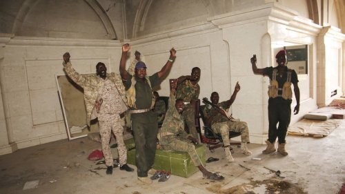 Khartoum s'embrase: Soudan: l'armée reprend le palais présidentiel, les paramilitaires contre-attaquent