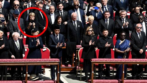 Klick-Klick-Sutter: Spielte unsere Bundespräsidentin Paparazzo an der Papst-Beerdigung?